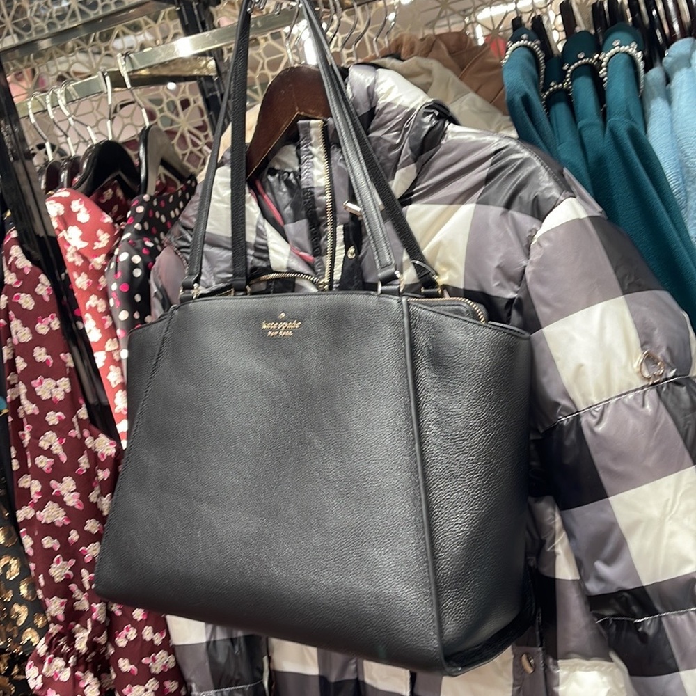 Kate Spade Brim Laptop Tote
COLOR:
Black - Picture 8 of 16